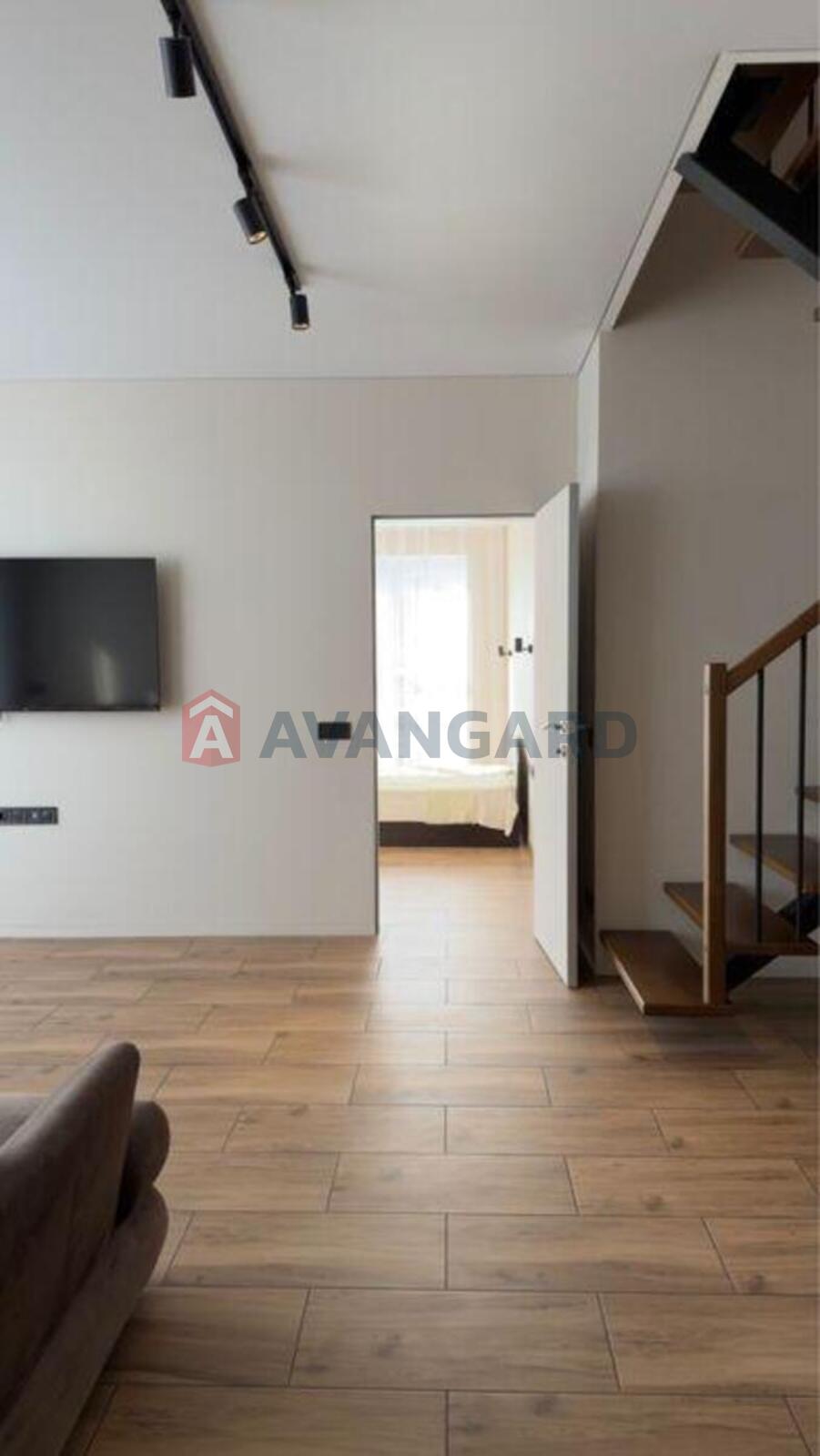 4 ��. ��������, 135/-/23 ��. �., 24/25 ������ ���� 13