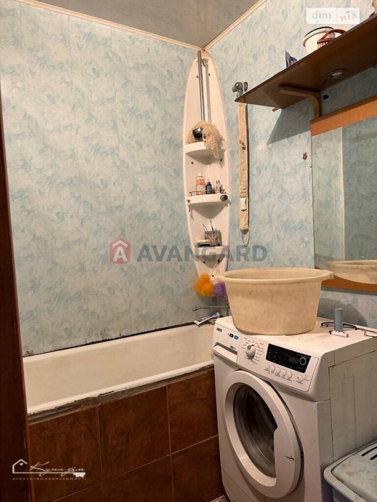 3 ��. ��������, 61/40/7 ��. �., 1/5 ������ ���� 7