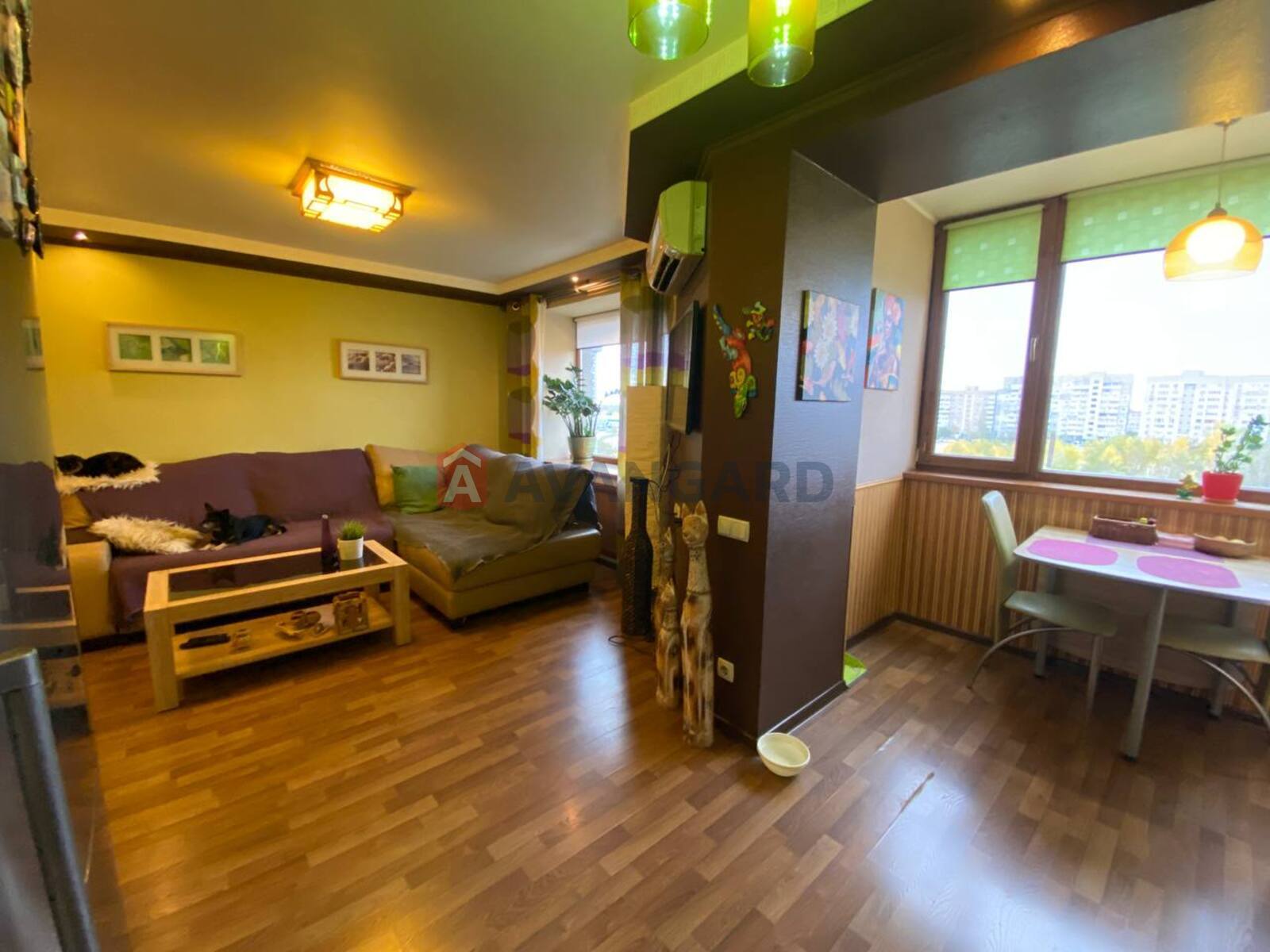 3 ��. ��������, 93,44/32,2/28,4 ��. �., 6/13 ������ ���� 14