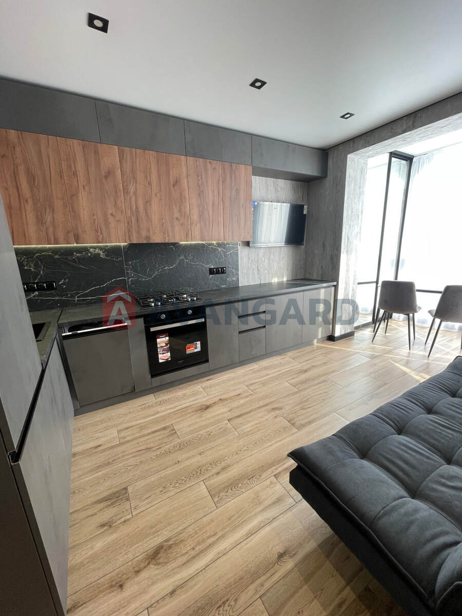 2 ��. ��������, 50/-/18 ��. �., 7/10 ������ ���� 7