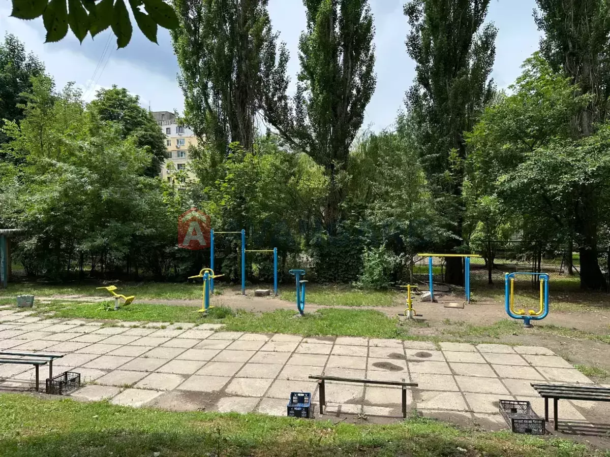 3 ��. ��������, 64/38/8 ��. �., 8/9 ������ ���� 1
