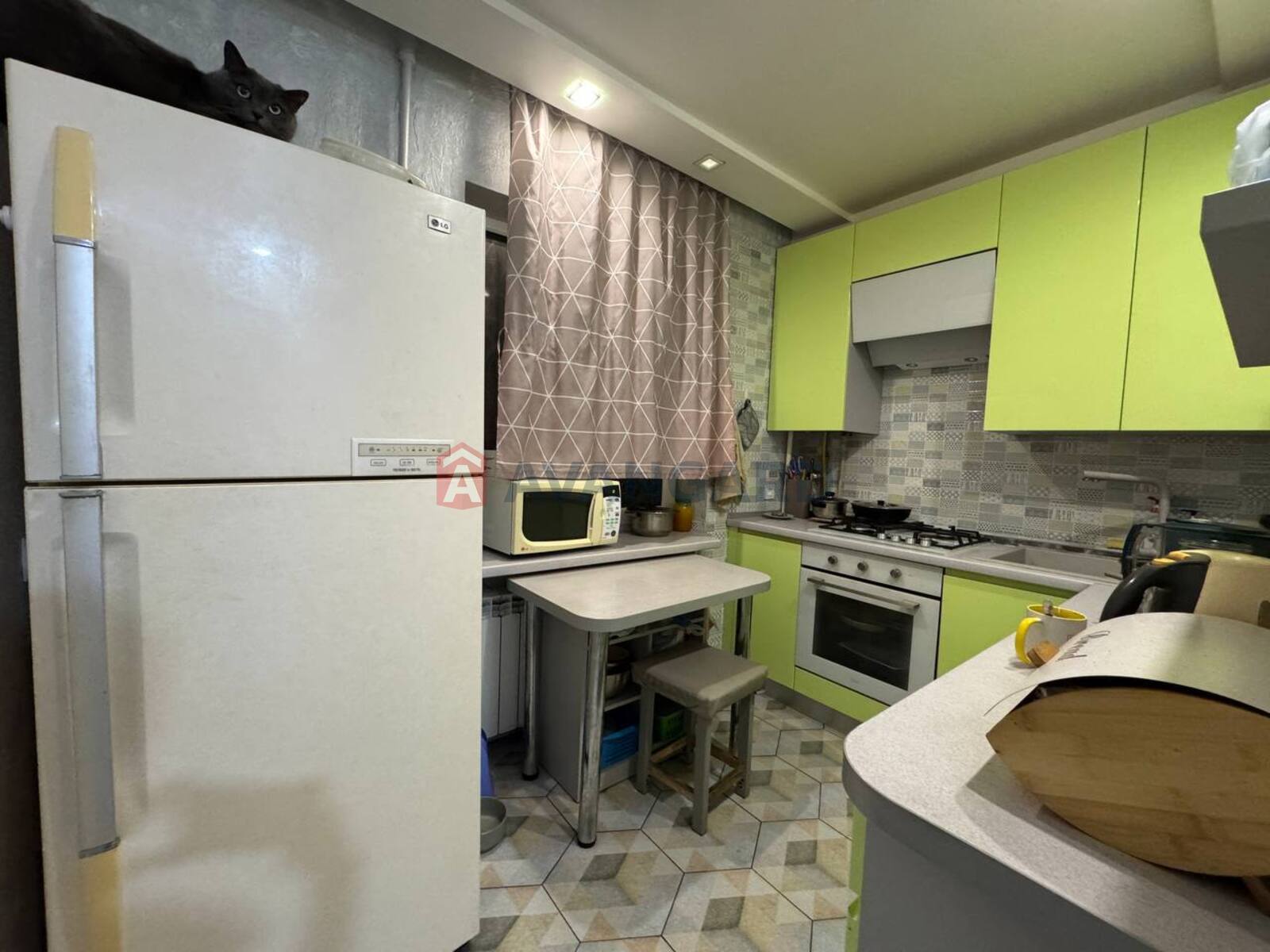 3 ��. ��������, 53.85/6.3/37.7 ��. �., 3/5 ������ ���� 10