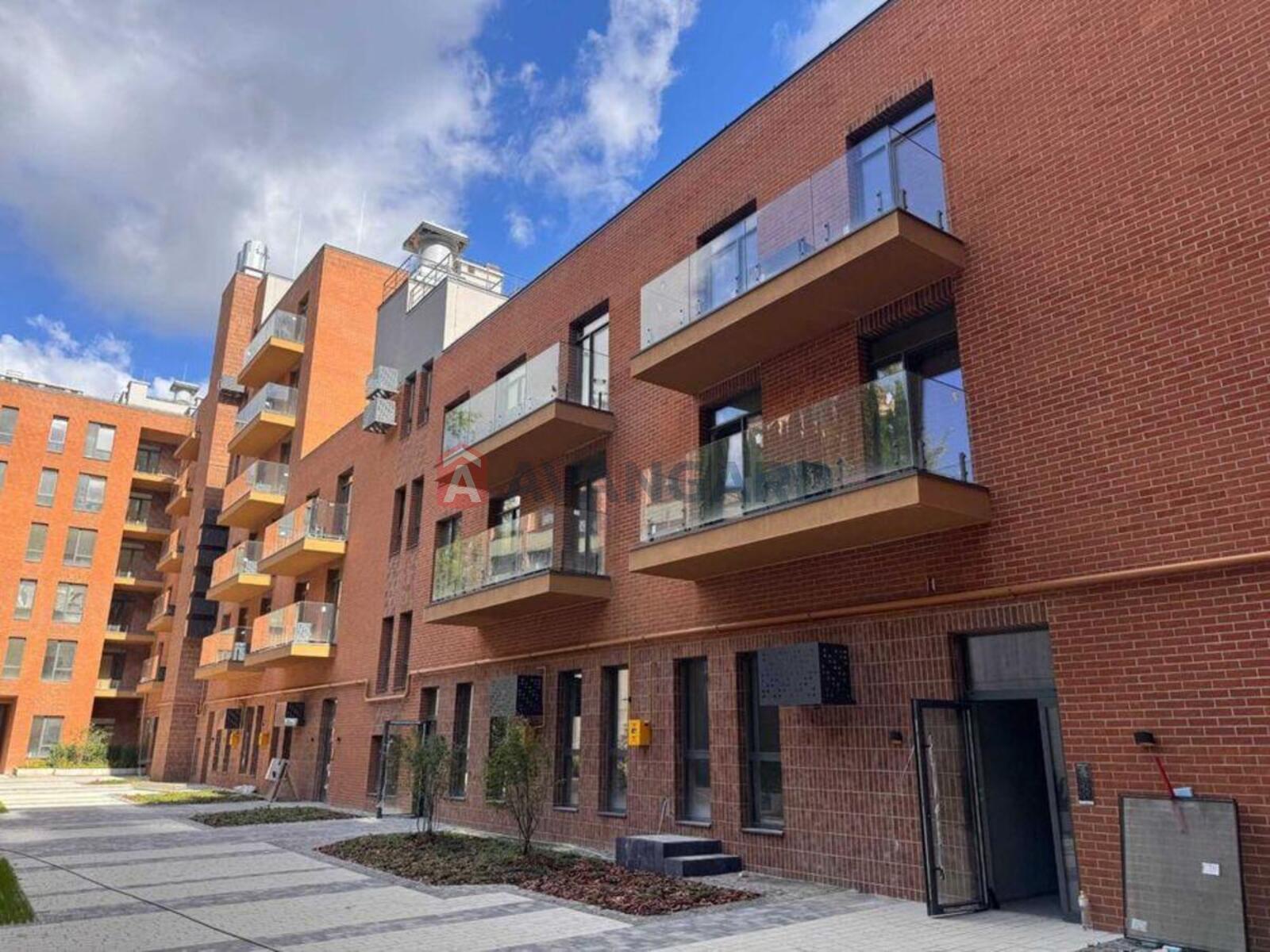 3 ��. ��������, 79/-/24 ��. �., 2/8 ������ ���� 18