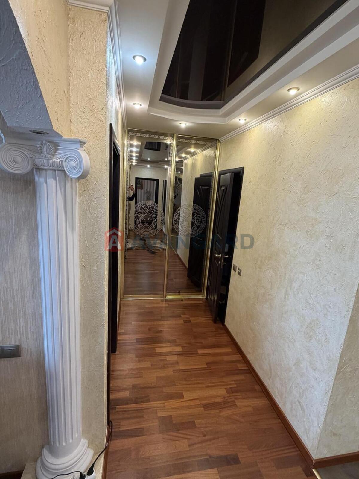 2 ��. ��������, 85/42/17 ��. �., 14/23 ������ ���� 15