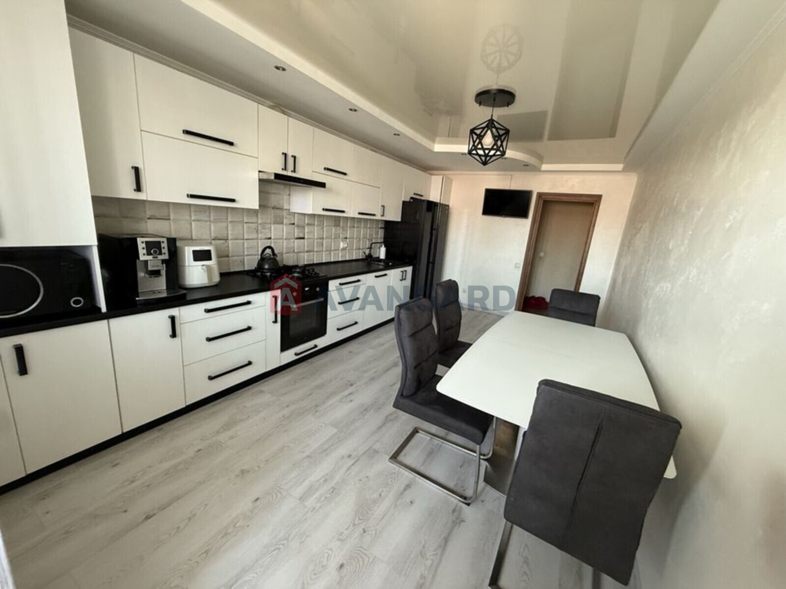 3 ����. ��������, 105/-/18 ��. �., 4/5 ���� ���� 1