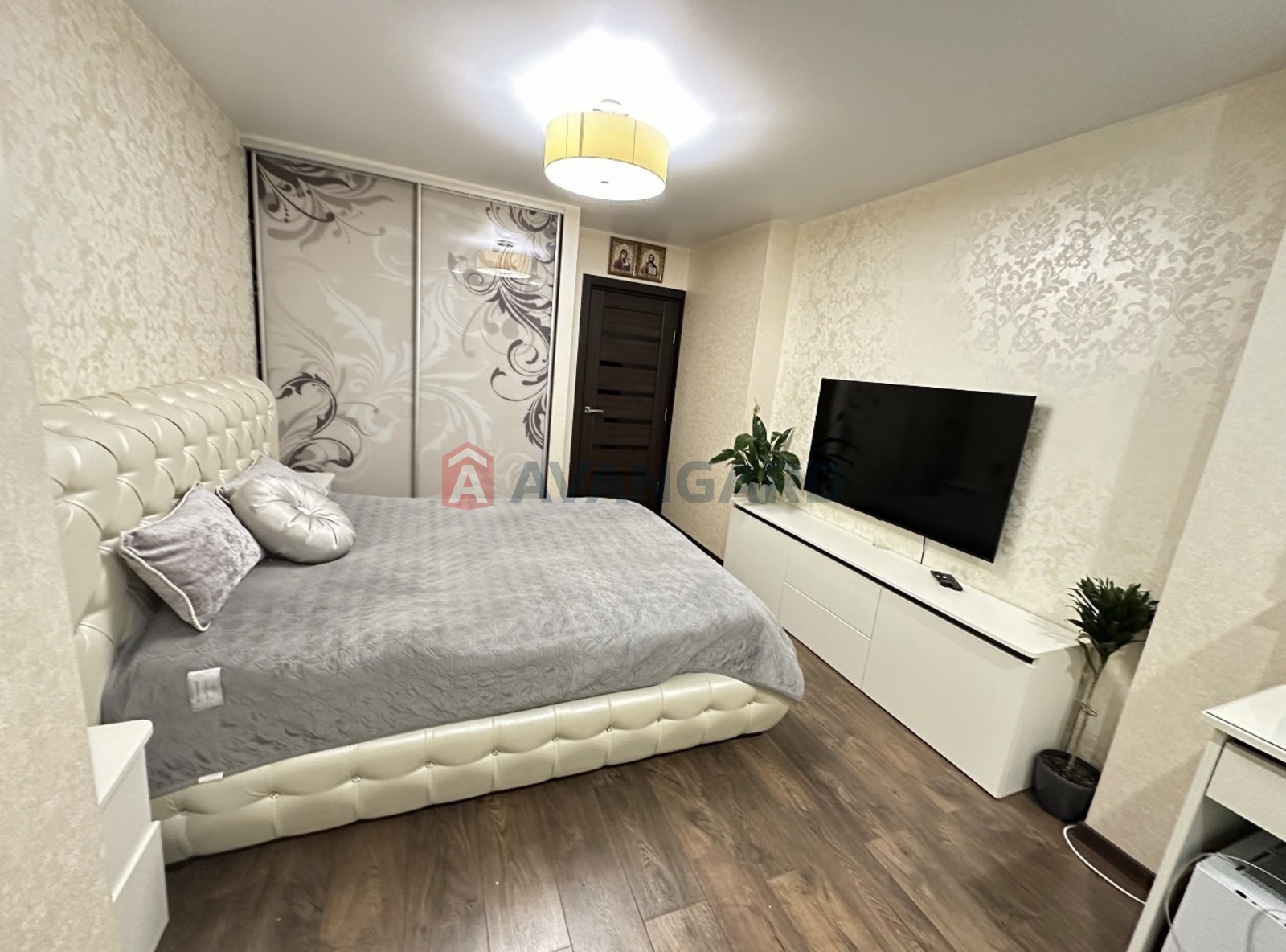 3 ����. ��������, 76/45/13.7 ��. �., 4/10 ���� ���� 2