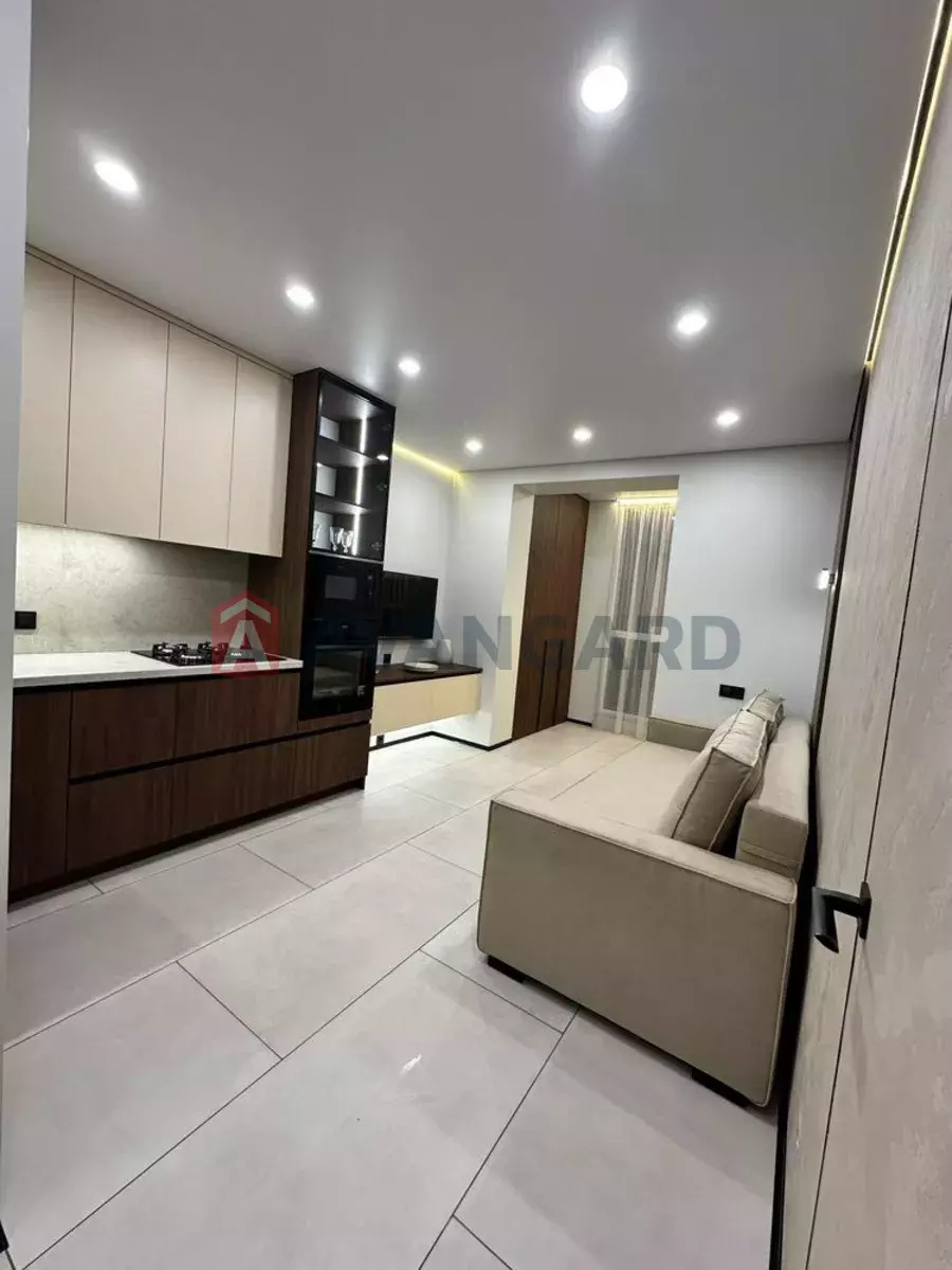 2 ����. ��������, 45/-/17 ��. �., 8/10 ���� ���� 8