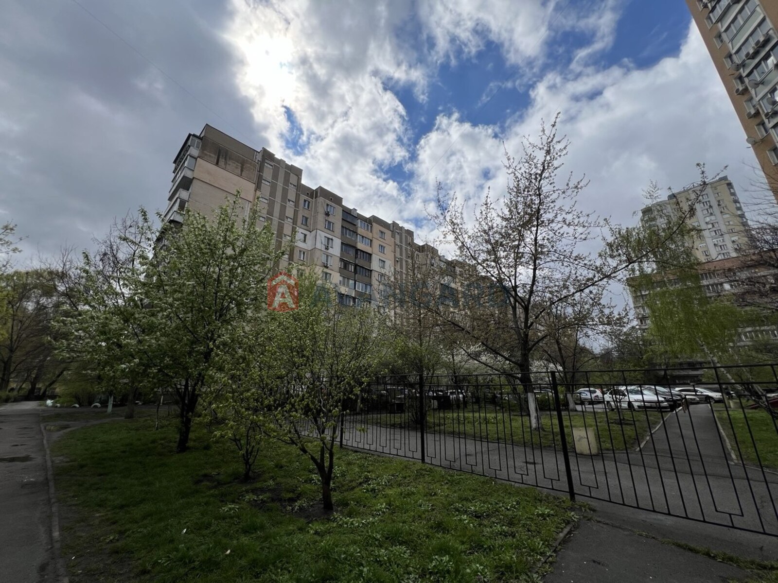 2 ����. ��������, 51.7/30.9/8 ��. �., 10/10 ���� ���� 19