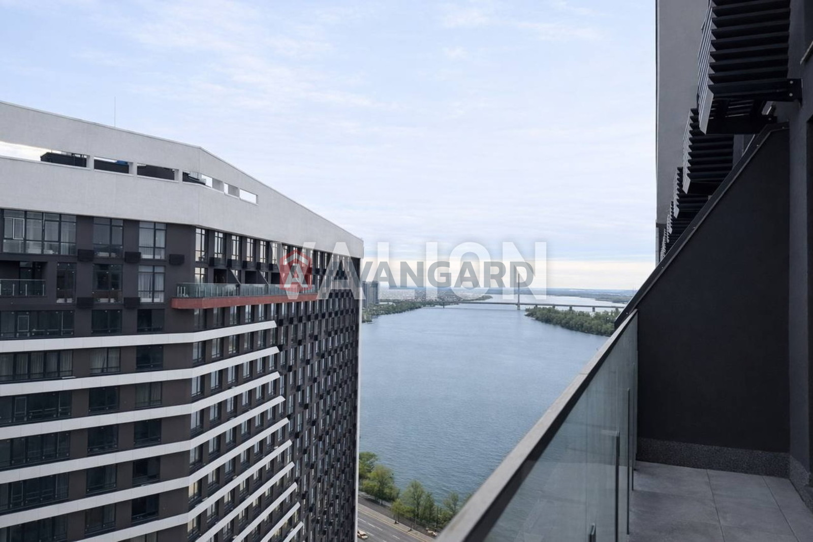 4 ��. ��������, 164/63/32 ��. �., 25/26 ������ ���� 8