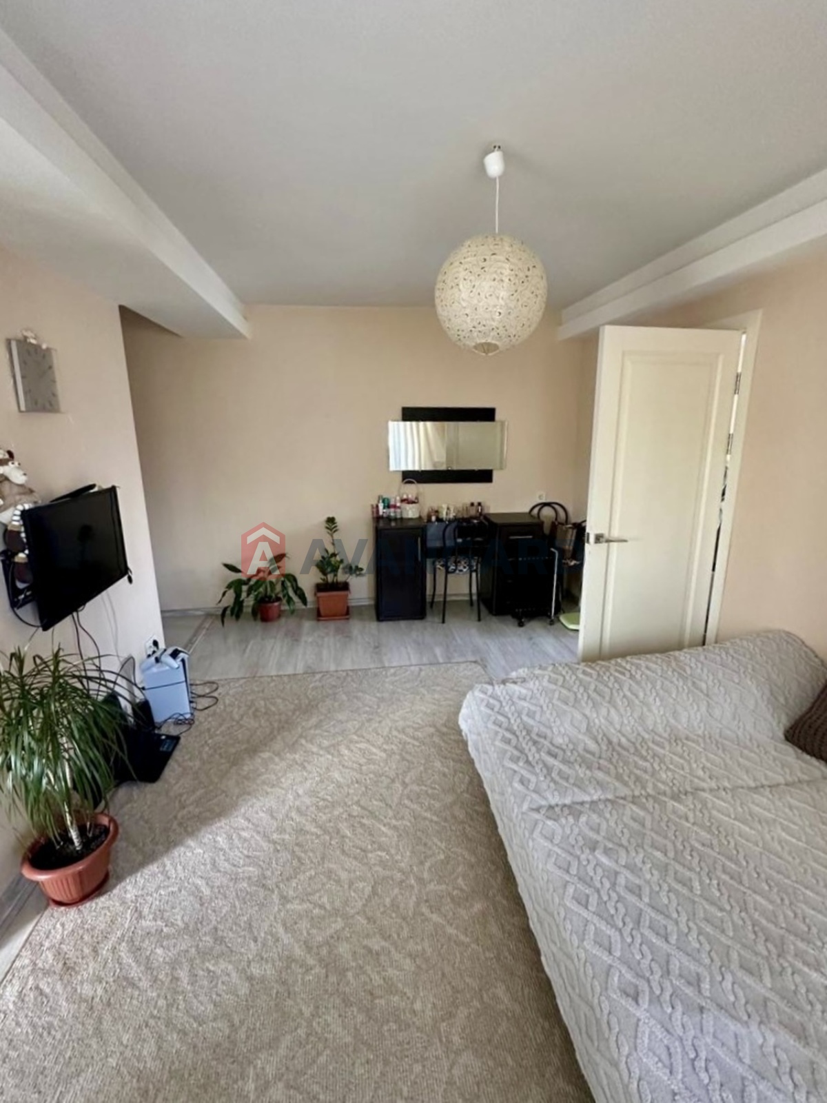 2 ��. ��������, 43/18/25 ��. �., 9/9 ������ ���� 8