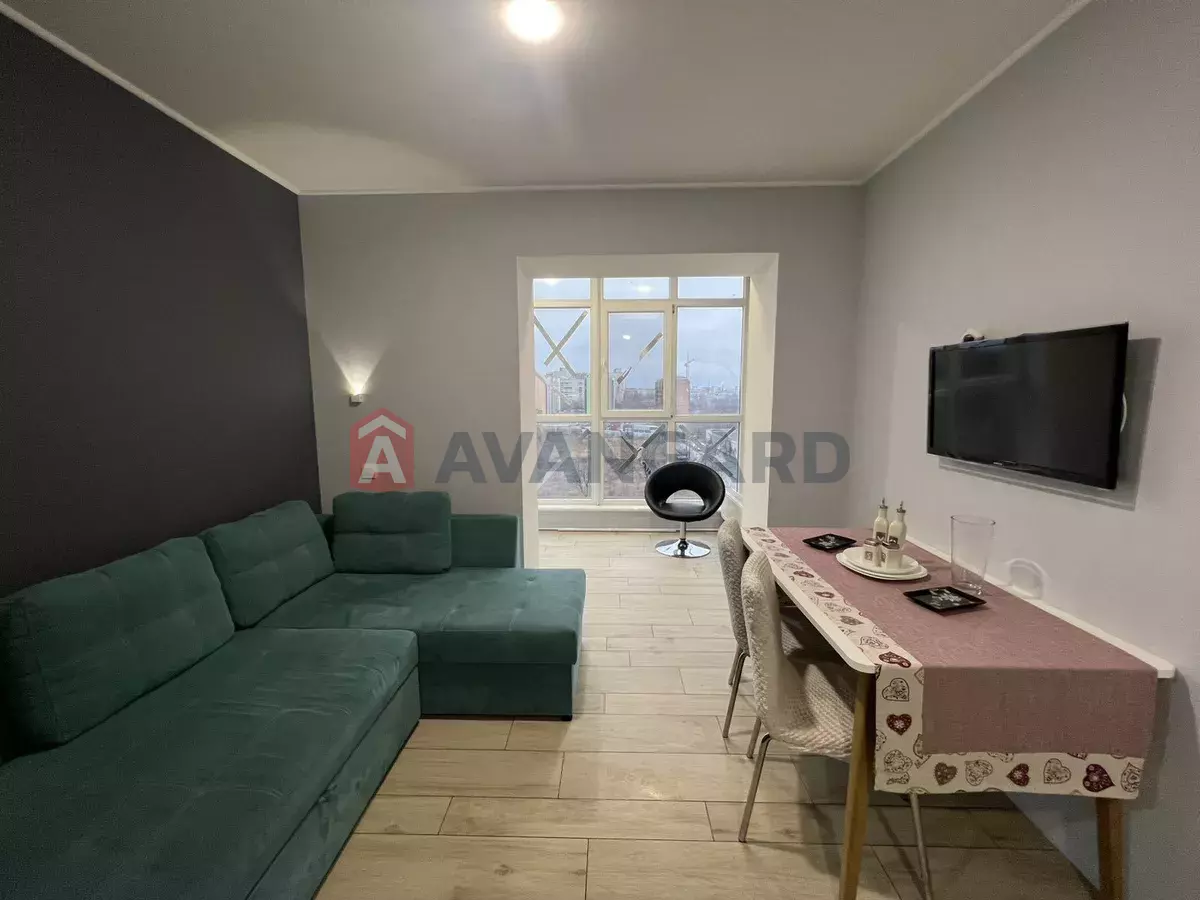 3 ����. ��������, 67/-/10 ��. �., 7/12 ���� ���� 8