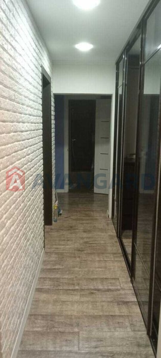 3 ��. ��������, 71/-/8 ��. �., 5/9 ������ ���� 9