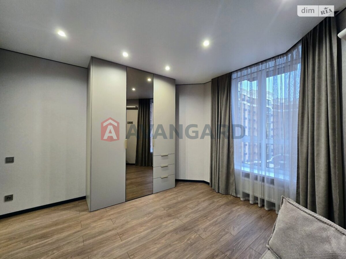 2 ��. ��������, 65/33/18 ��. �., 5/10 ������ ���� 22