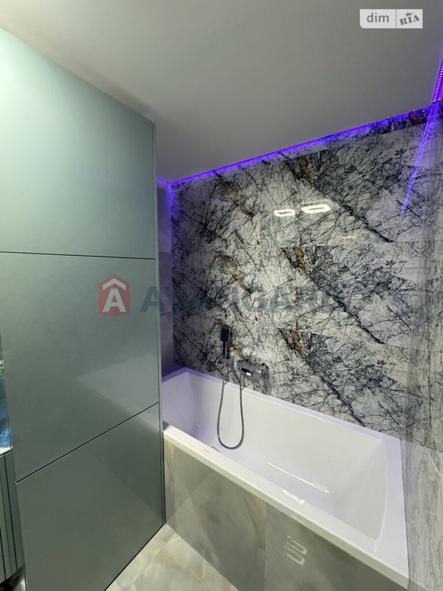 3 ��. ��������, 97/60/17 ��. �., 5/6 ������ ���� 13