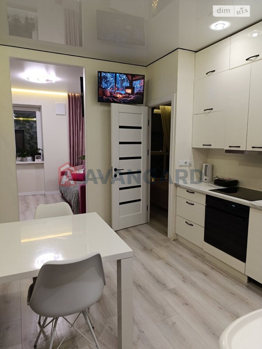 1 ����. ��������, 40/15/12 ��. �., 12/12 ���� ���� 4