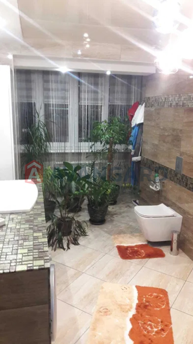 4 ��. ��������, 108/-/37 ��. �., 6/8 ������ ���� 11