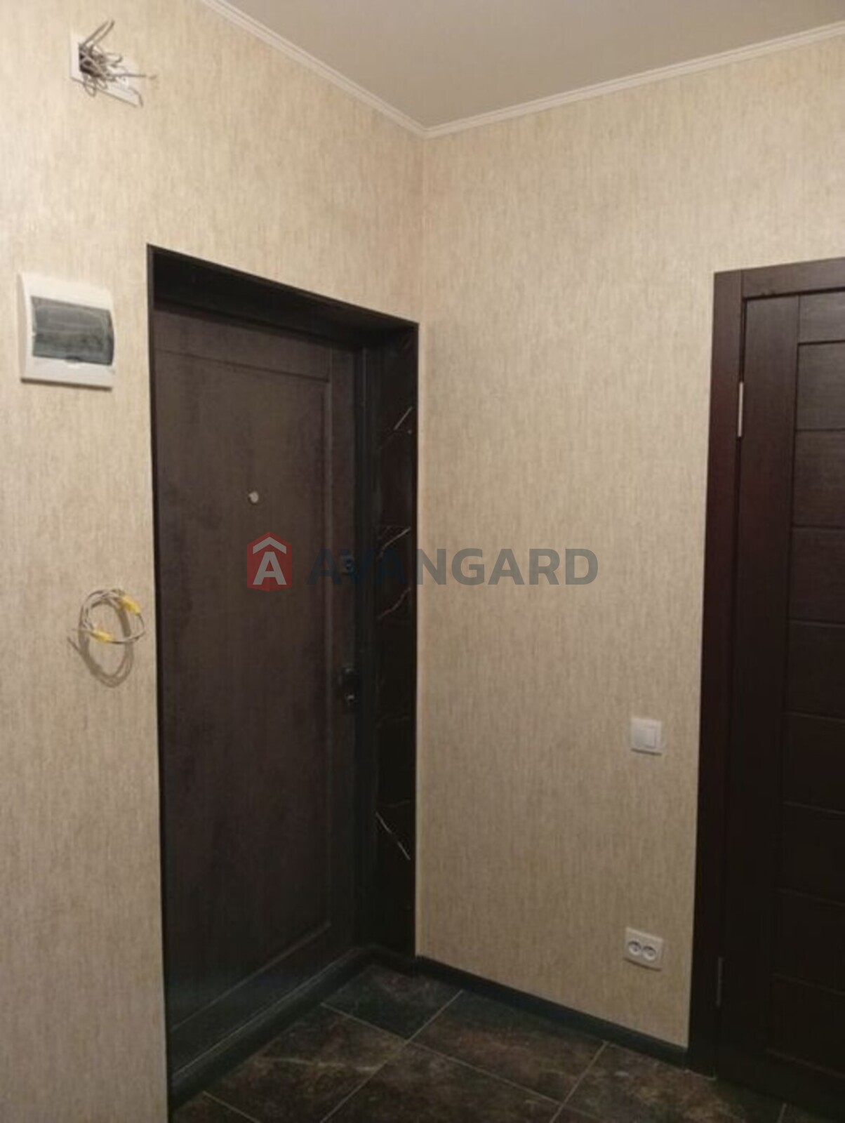 1 ����. ��������, 50/-/19 ��. �., 8/10 ���� ���� 4