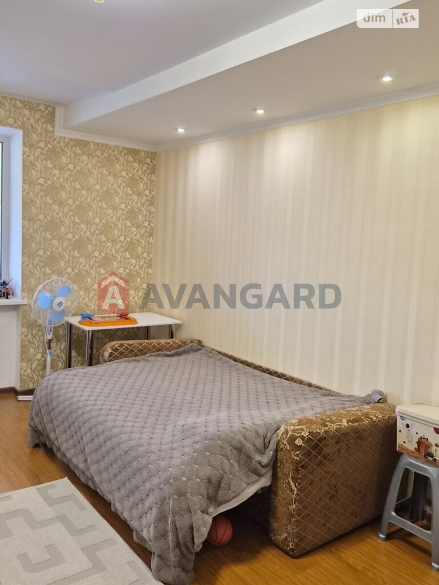 2 ��. ��������, 92/60/20 ��. �., 3/9 ������ ���� 9