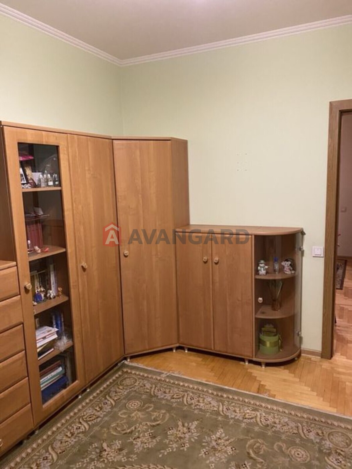 3 ��. ��������, 77/-/11 ��. �., 3/4 ������ ���� 10