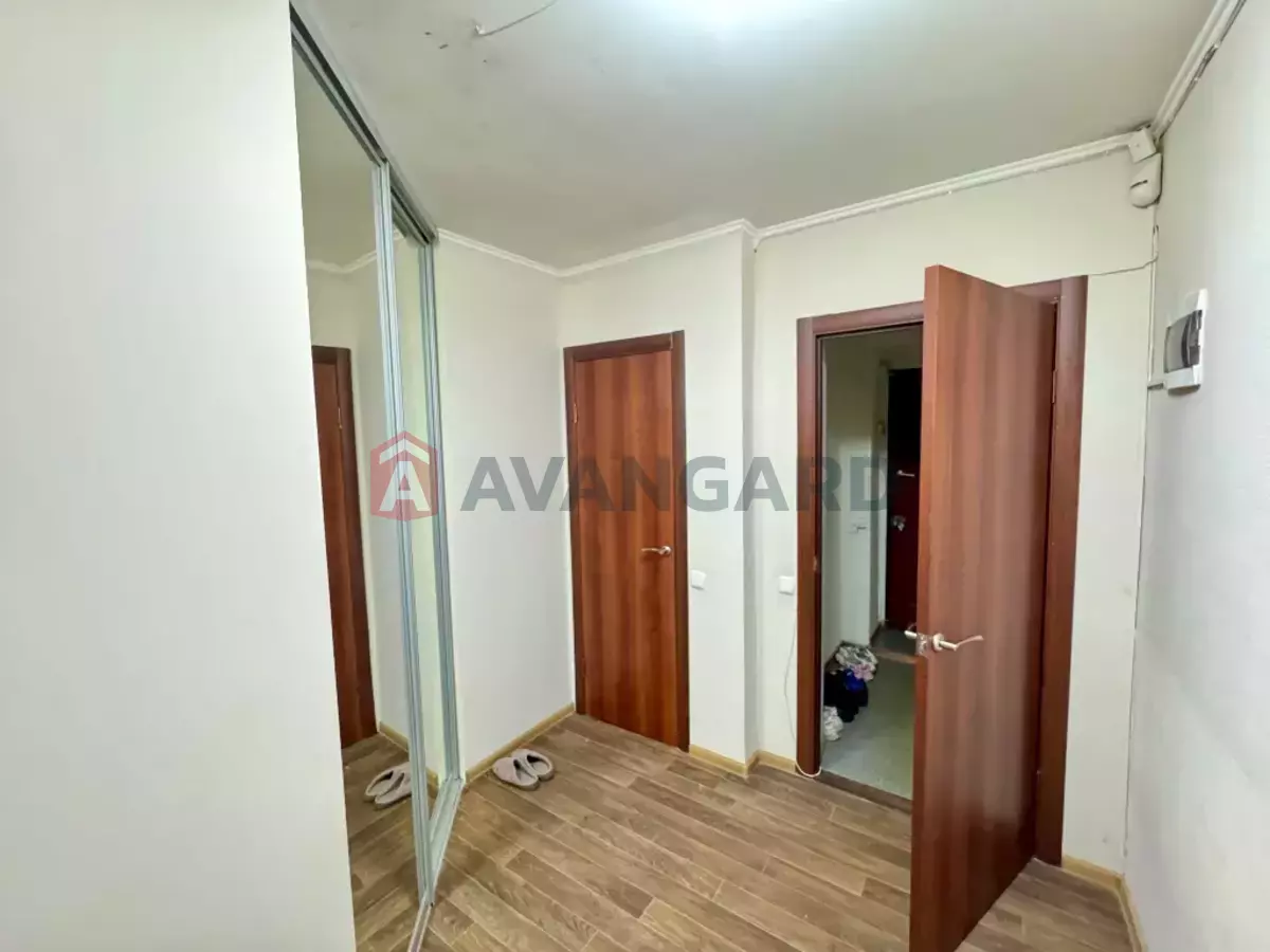 4 ��. ��������, 81/-/- ��. �., 1/10 ������ ���� 22