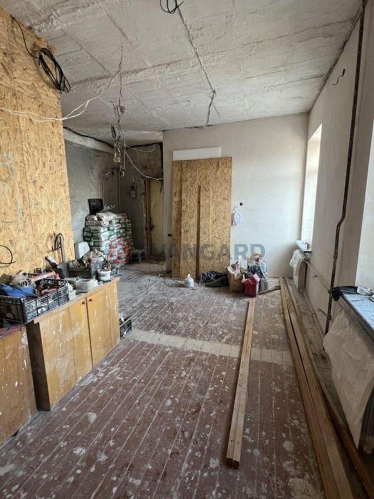 2 ��. ��������, 37/-/15 ��. �., 5/5 ������ ���� 3