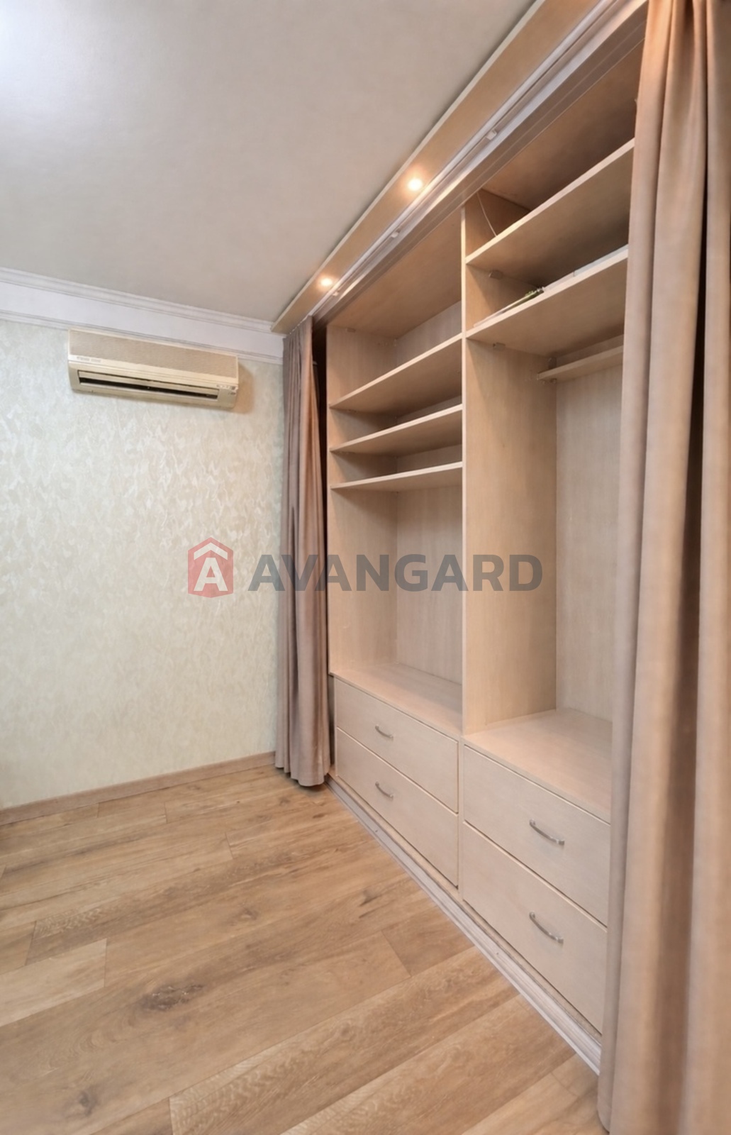 2 ����. ��������, 43/28/6 ��. �., 9/9 ���� ���� 9