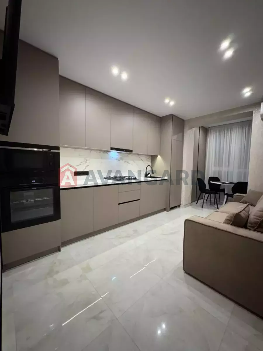 2 ��. ��������, 46/-/- ��. �., 8/10 ������ ���� 8