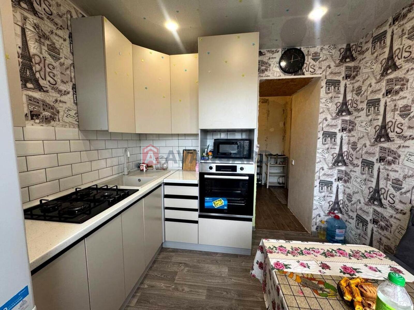 3 ��. ��������, 65/38/8 ��. �., 9/9 ������ ���� 9