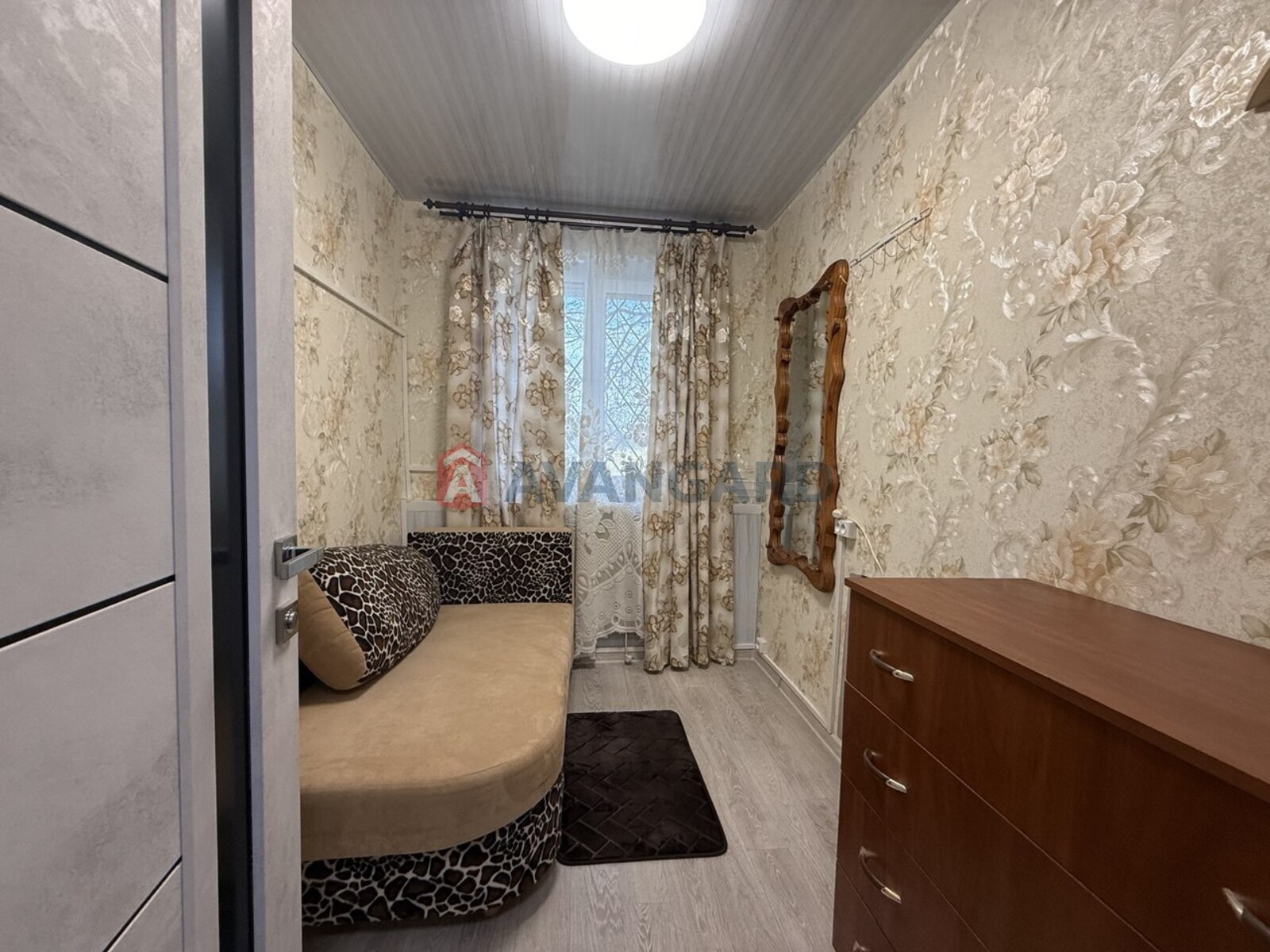 2 ��. ��������, 38/-/7 ��. �., 1/2 ������ ���� 3