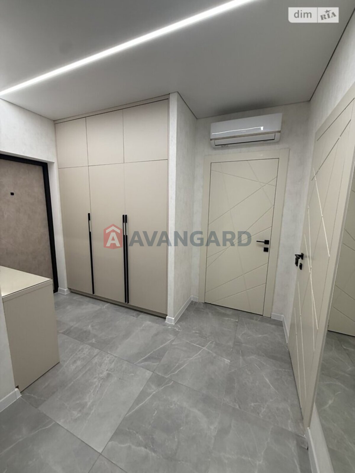 2 ��. ��������, 69/32/23 ��. �., 8/8 ������ ���� 12