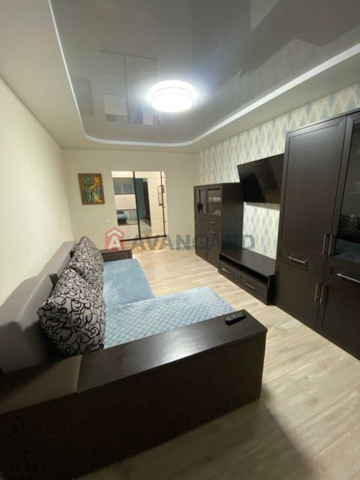 3 ��. ��������, 65/-/10 ��. �., 5/9 ������ ���� 8