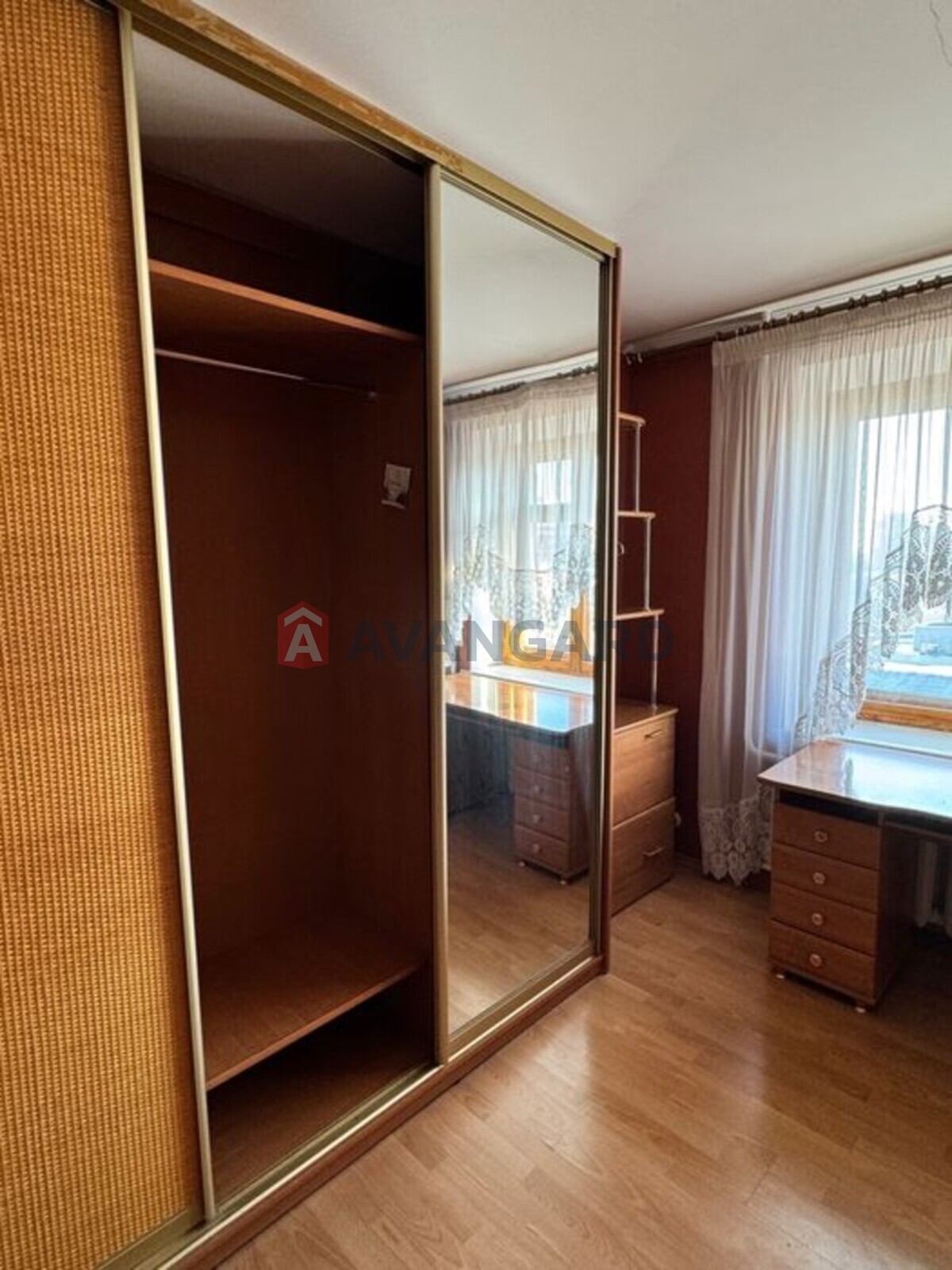 3 ��. ��������, 72/-/8 ��. �., 7/10 ������ ���� 16