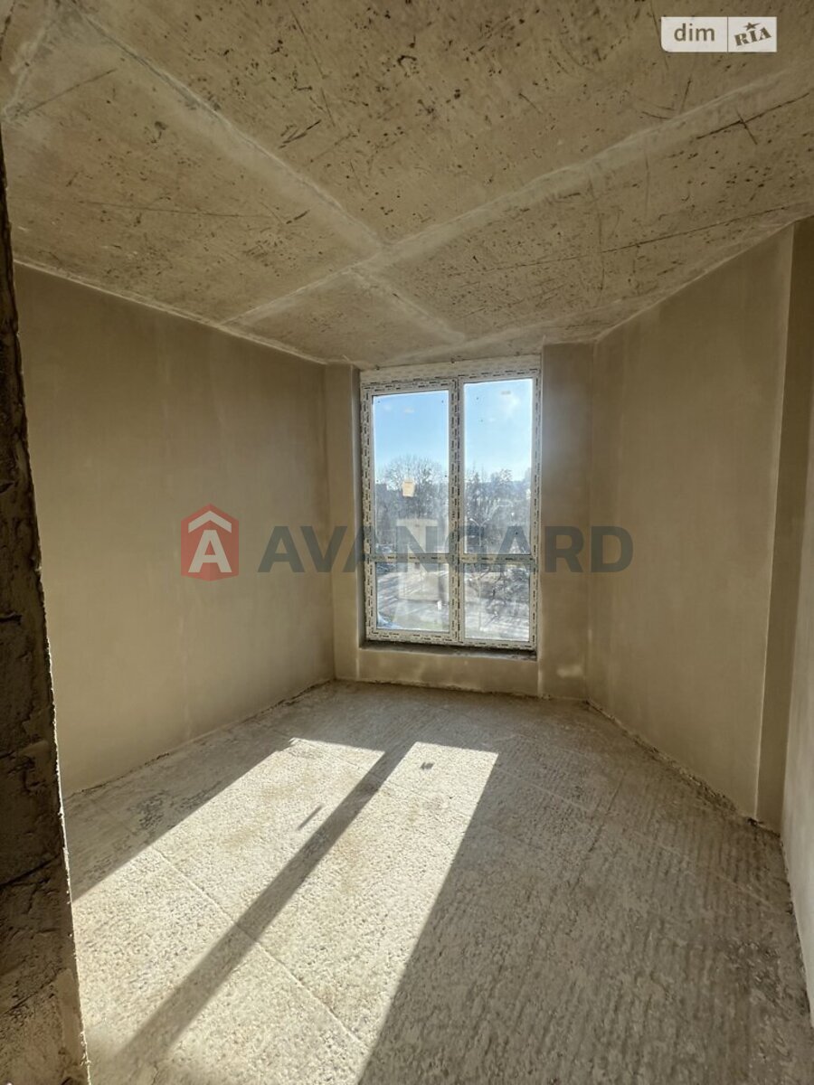 1 ��. ��������, 32/27/5 ��. �., 4/12 ������ ���� 9