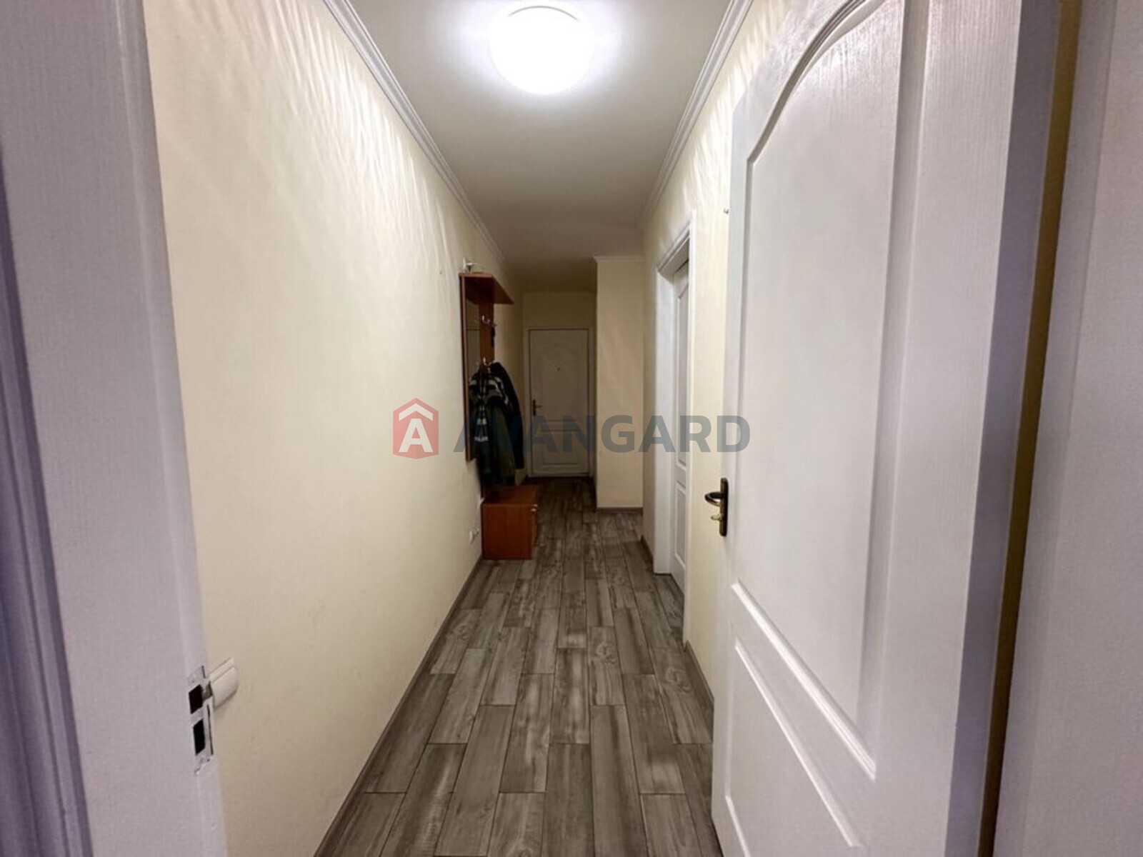 3 ��. ��������, 54/-/5 ��. �., 4/5 ������ ���� 9