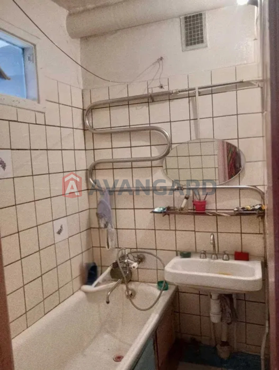 3 ��. ��������, 50/-/5 ��. �., 4/5 ������ ���� 10