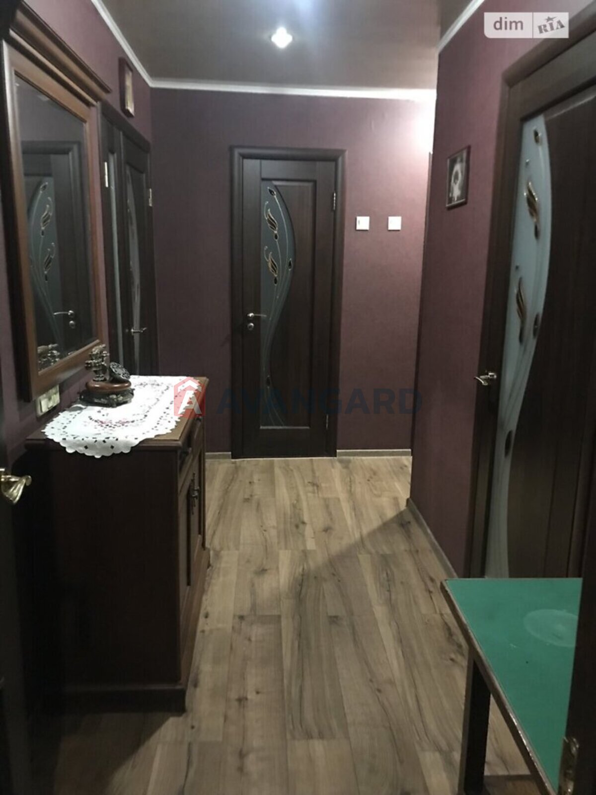 2 ��. ��������, 52/32/8 ��. �., 4/5 ������ ���� 27