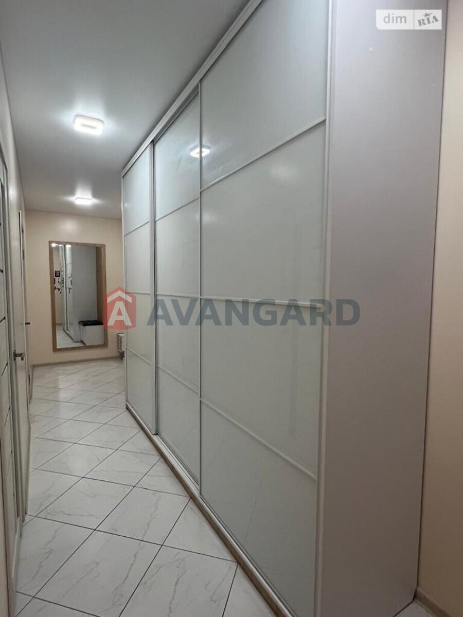 2 ����. ��������, 68/-/- ��. �., 5/5 ���� ���� 20