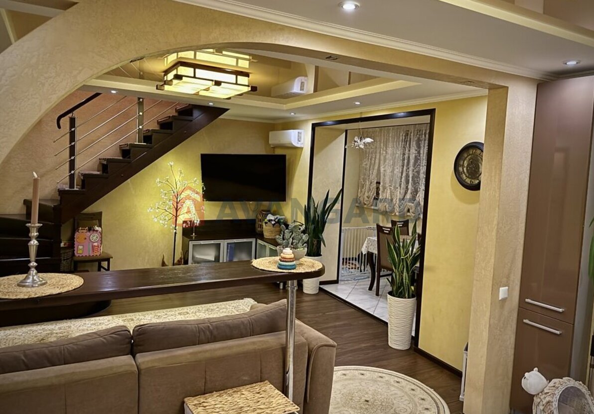 3 ����. ��������, 93/53/35 ��. �., 4/5 ���� ���� 8