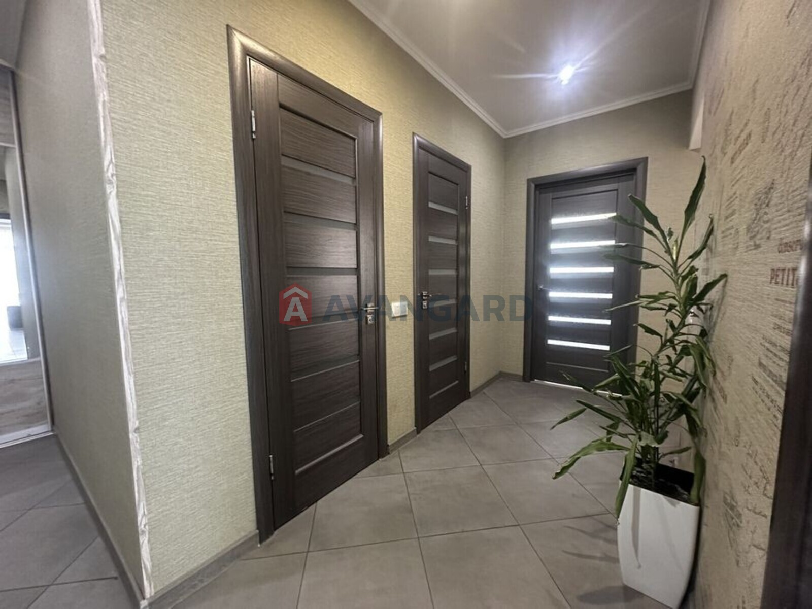 3 комн. квартира, 85/-/15 кв. м., 2/5 этаж фото 4 3 комн. квартира, 85/-/15 кв. м., 2/5 этаж фото 4