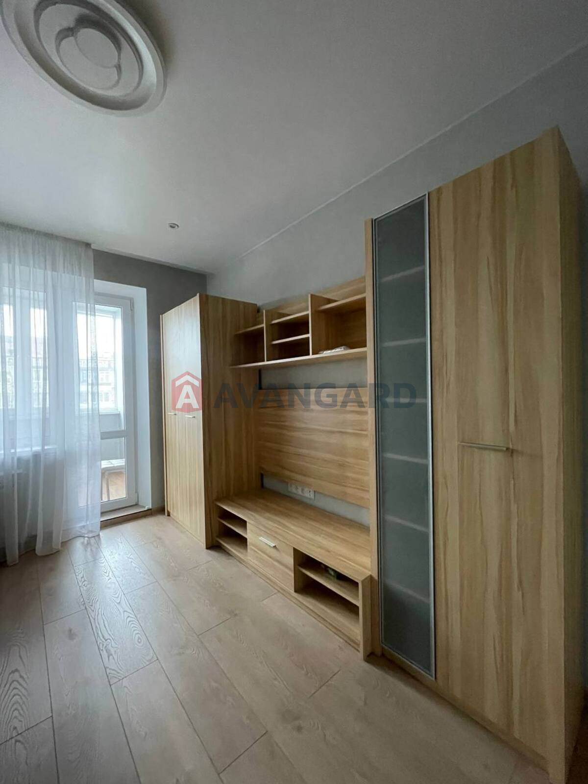 3 ����. ��������, 65/40/8 ��. �., 9/9 ���� ���� 20