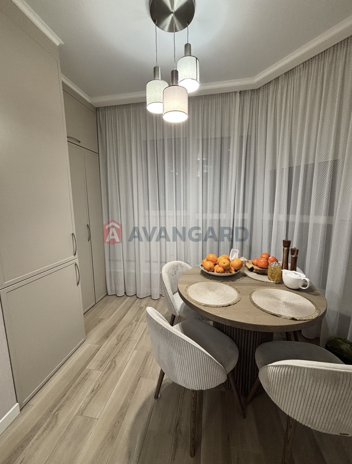 2 ��. ��������, 68/37/26 ��. �., 3/10 ������ ���� 8