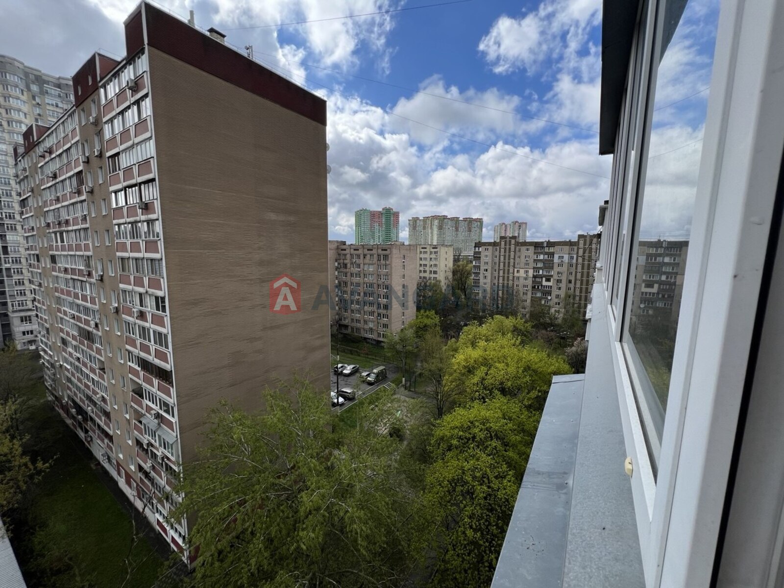 2 ����. ��������, 51.7/30.9/8 ��. �., 10/10 ���� ���� 12