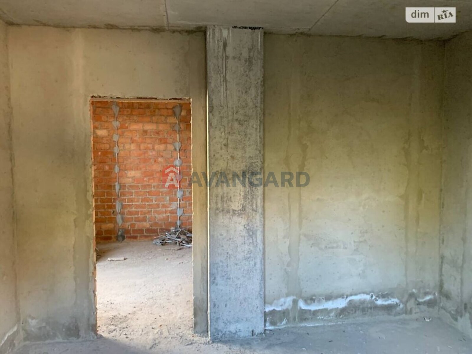 3 ��. ��������, 82/41/20 ��. �., 1/8 ������ ���� 24