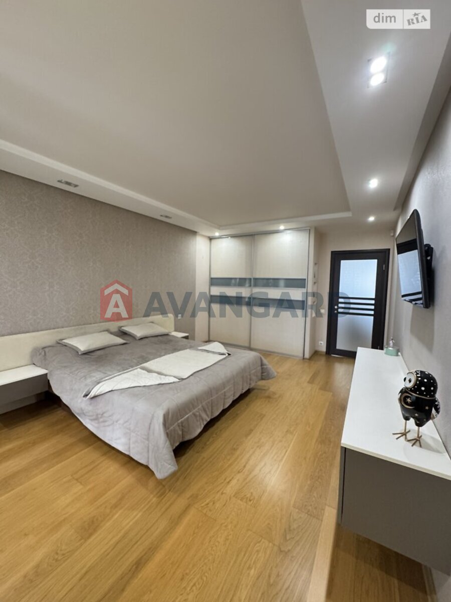 3 ��. ��������, 83/46/16 ��. �., 3/9 ������ ���� 21