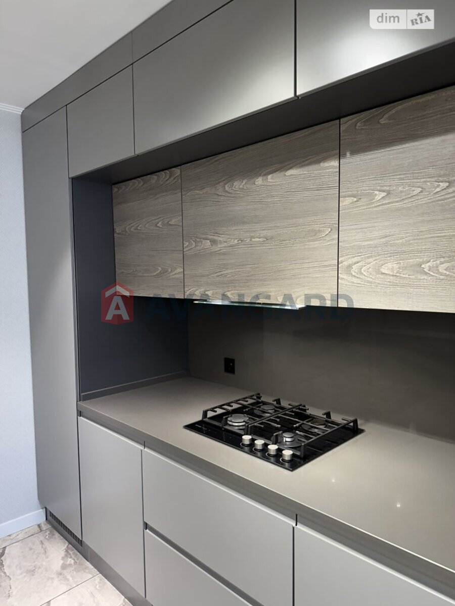 3 ����. ��������, 120/120/49 ��. �., 8/12 ���� ���� 4