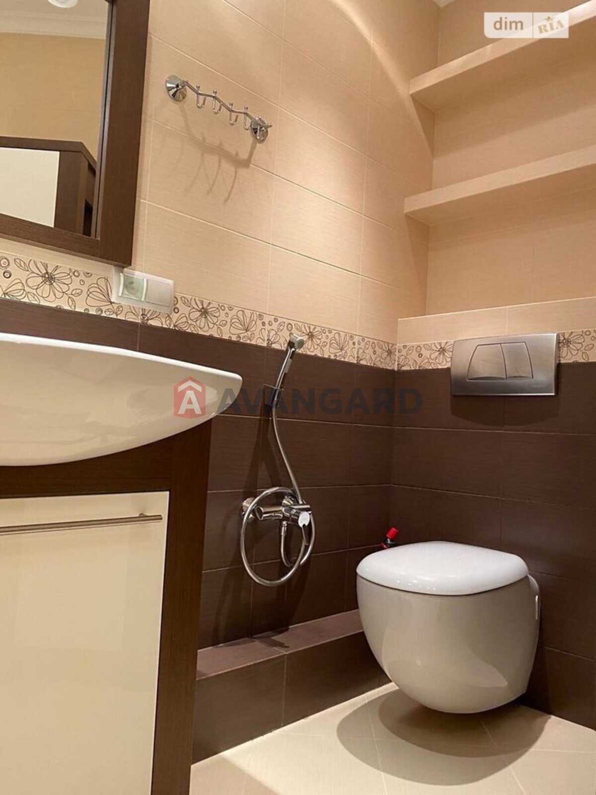 4 ��. ��������, 120/-/- ��. �., 4/11 ������ ���� 4