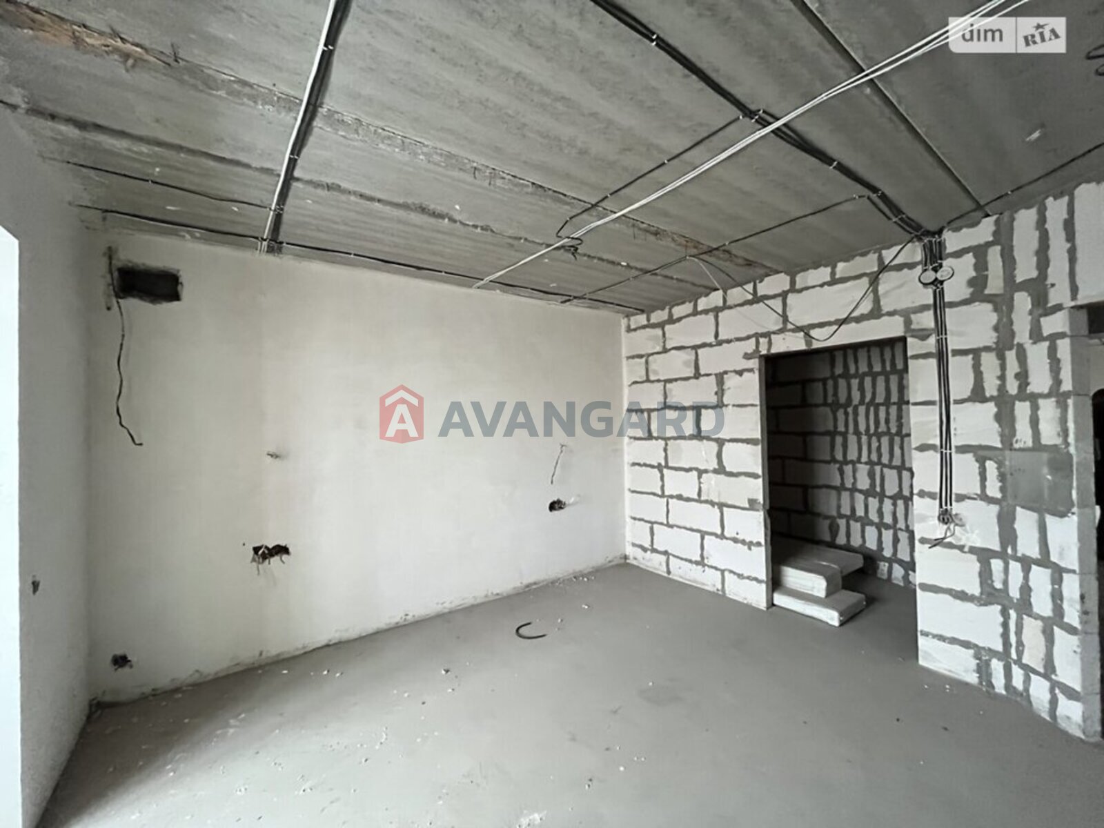 2 ��. ��������, 124/42/52 ��. �., 10/14 ������ ���� 13