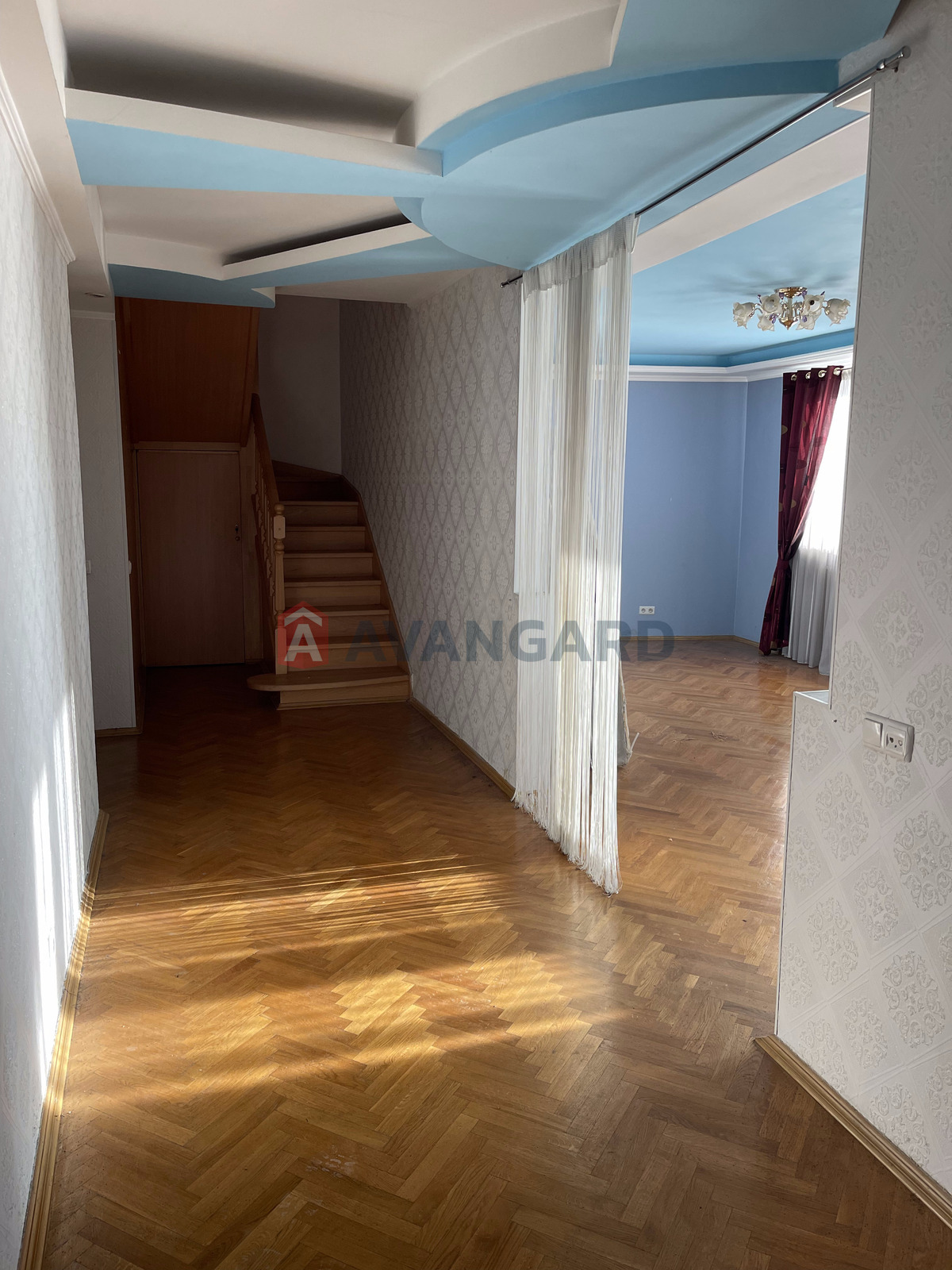 3 ��. ��������, 122/-/23 ��. �., 9/10 ������ ���� 9