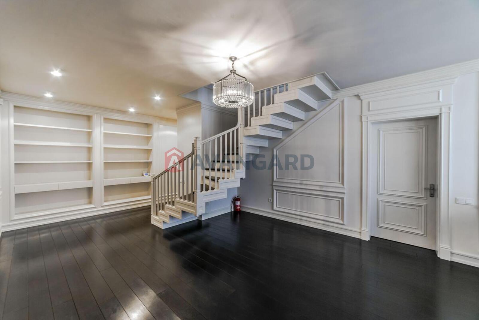 6 ��. ��������, 660/179/32 ��. �., 8/9 ������ ���� 18