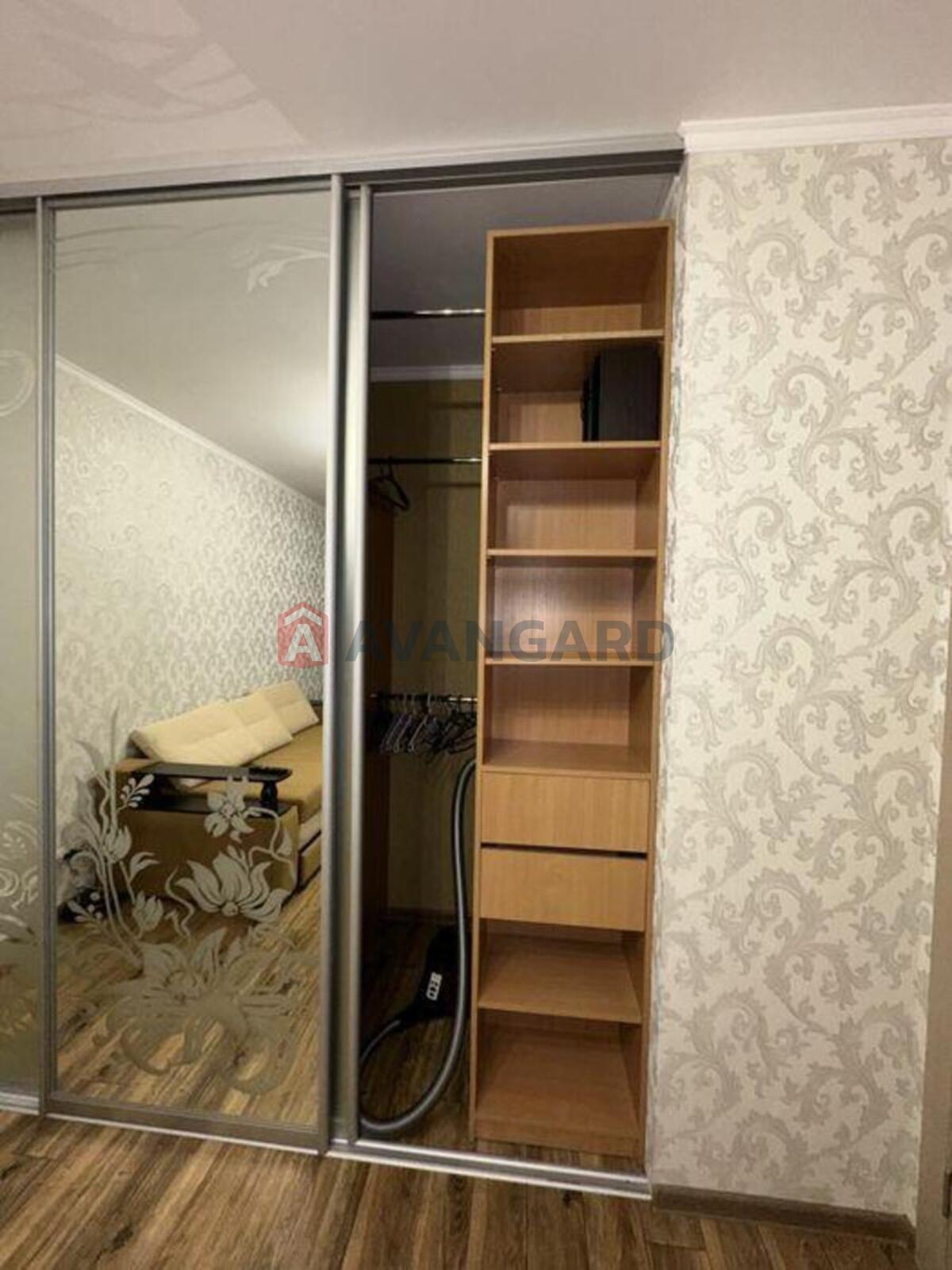 1 ��. ��������, 40/-/15 ��. �., 3/10 ������ ���� 15